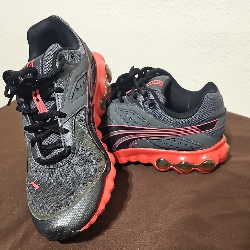 Puma Women's Gray and Pink Sneakers